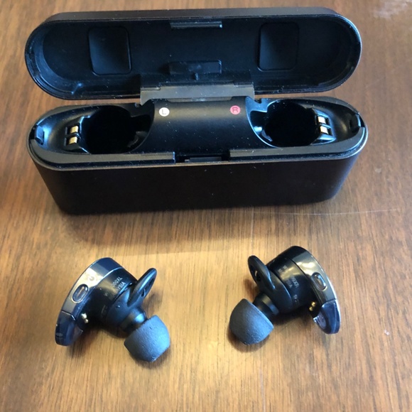 Sony bluetooth Noise Cancelling headphones - Picture 4 of 6